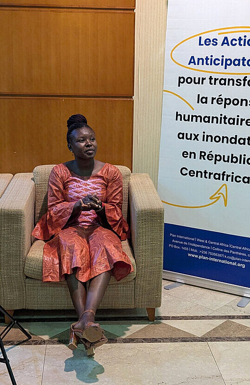 Christelle bei Diskussion