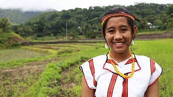 Als Jugendbotschafterin setzt sich Xylaze dafür ein, dass Kinder in den Philippinen gewaltfrei aufwachsen können. © Plan