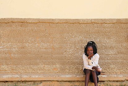Die Folgen des Klimawandels in Sambia führen dazu, dass viele Mädchen aus Armut die Schule vorzeitig abbrechen müssen. ©Plan International