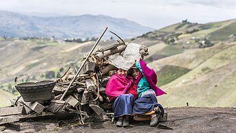 Wie Mädchen in den Anden leben, ist unter anderem Thema der Erlebnisausstellung Weil wir Mädchen sind … © Erik Thallaug/Plan