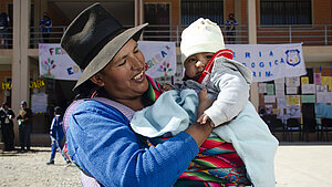 In unseren ländlichen Projektregionen ist die Gesundheitsversorgung eingeschränkt. Für werdende Mütter und Kleinkinder bedeutet dies große Risiken. Bild stammt aus einem ähnlichen Projekt in Bolivien.
