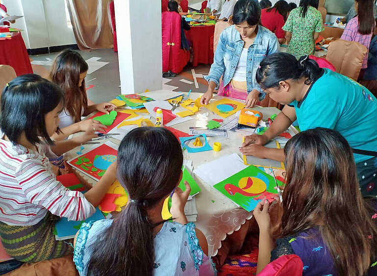 kindergarten-im-gefluechteten-camp-in-myanmar
