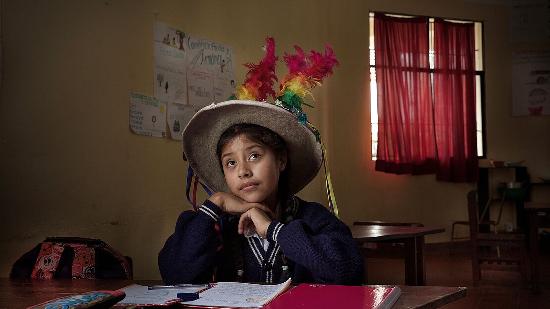 Mädchen in Bolivien im Klassenzimmer