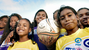 Das gemeinsame Fußballspielen ist gerade für Mädchen, die in Brasilien vielfach benachteiligt werden, von hohem Wert.