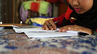 Roxana sollte mit 15 Jahren verheiratet werden - doch ihr Lehrer konnte ihre Eltern davon überzeugen, die Hochzeit abzusagen. © Plan International