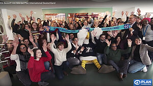Kinderbrauchen Fans: Maskottchen SiGi aus Flensburg zu gast bei Plan Kinderbrauchen Fans: Maskottchen SiGi aus Flensburg zu gast bei Plan
