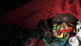Plan setzt sich im Südsudan für die Gesundheit und Bildung von Kindern ein und stärkt die Rechte von Mädchen und Frauen. © Adrianne Ohanesian/Plan