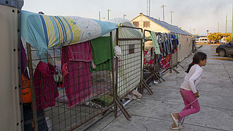 Venezolanische Geflüchtet haben ihre Zelte an den Grenzen aufgebaut. ©Plan International/Annika Büssemeier