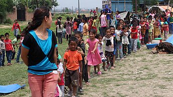 Mehr als 1.000 Kinder und ihre Familien erhalten Unterstützung in sechs Kinderschutzzonen © Plan