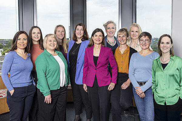 Team der Stiftung Hilfe mit Plan 2025