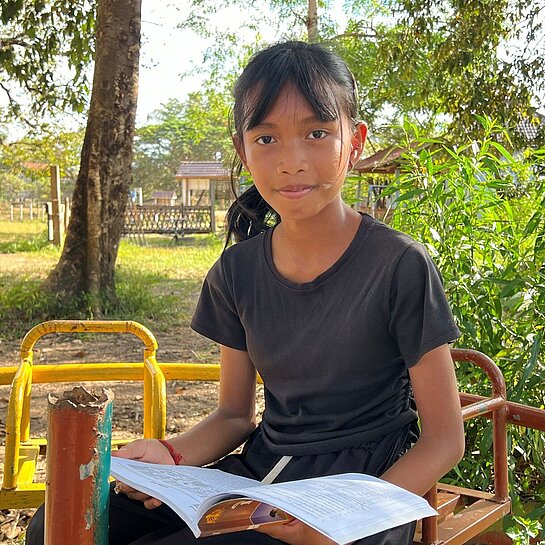 Sonita lernt draußen