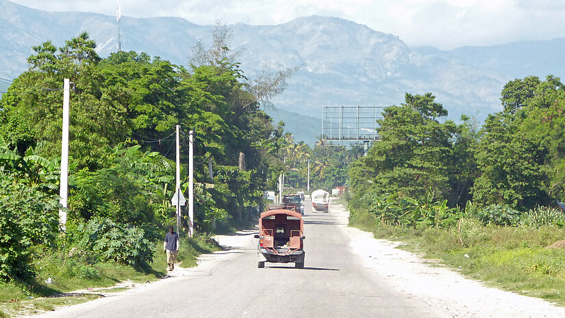 Die Straße nach Jacmel führt quer durch das pittoreske Massif de la Selle. © Foto: Plan/Marc Tornow