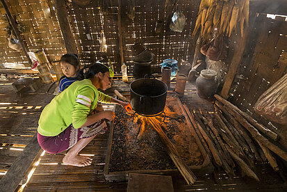 In Laos wird schon mal Wasser abgekocht, um später damit zu kochen. In Laos wird schon mal Wasser abgekocht, um später damit zu kochen.