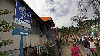 Die Bewohnerinnen und Bewohner von Küstenregionen in den Philippinen sind besonders bedroht von Taifun Hagupit.