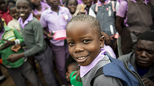 Kinder sollen die Möglichkeit haben, die Schule zu besuchen.