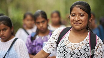 Ein Schulabschluss bietet Mädchen in Guatemala neue Zukunftsperspektiven.