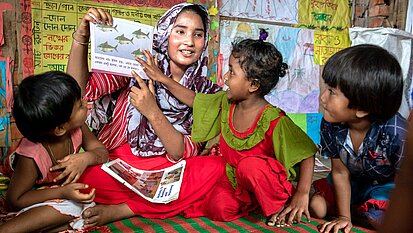 Schon im Kindergarten lernen die Mädchen und Jungen mehr über ihre Rechte. © Plan International / Mushfiqul Alam