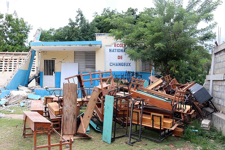 Durch das Erdbeben zerstörte Schule
