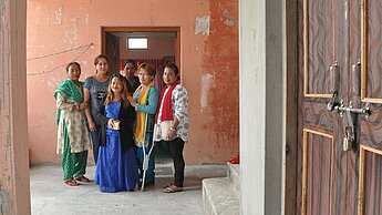 Dilkumari Rai (Mitte) und ihre Mitstreiterinnen öffneten verschlossene Türen. © Marc Tornow/Plan