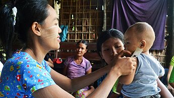 Myanmar hat eine der höchsten Raten an Unterernährung: 38 Prozent der Kinder wiegen zu wenig und 11 Prozent sind sogar akut mangelernährt. © Plan