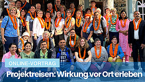 Gruppenfoto einer Projektreise nach Nepal als Vorschau für das Video "Projektreisen: Wirkung vor Ort erleben"