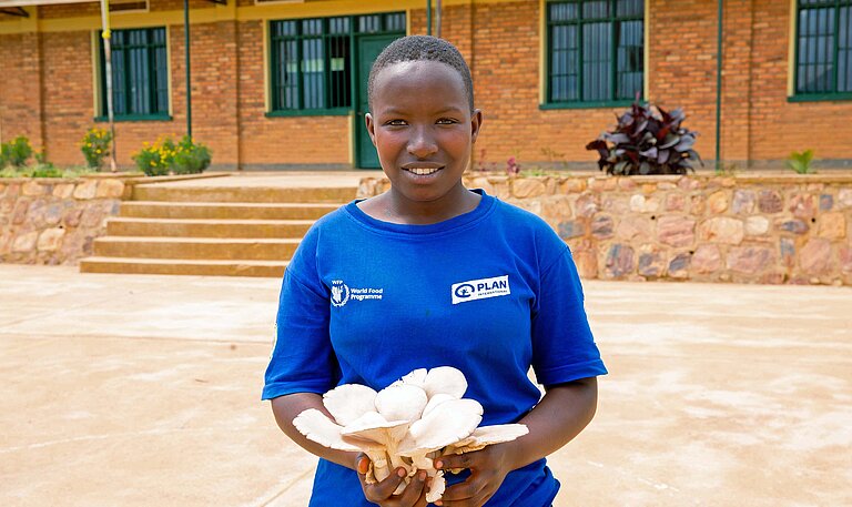 Alice (16) leitet einen Ernährungsclub in Ruanda