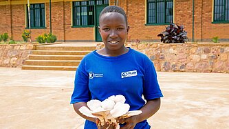 Alice (16) leitet einen Ernährungsclub in Ruanda