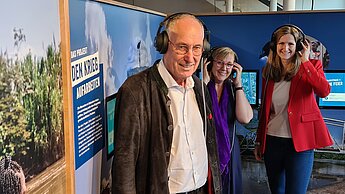Dr. Christina Barilaro, stv. Museumsdirektorin, Plan-Geschäftsführerin Kathrin Hartkopf und Dr. Werner Bauch, Plan-Vorstandsvorsitzender (v. r.) eröffneten „Mission 2030“ im Landesmuseums Natur und Mensch Oldenburg. ©Marc Tornow