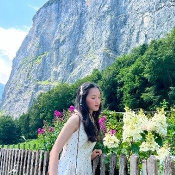 Anh Khue N.