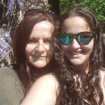 Michaela & Naila R.